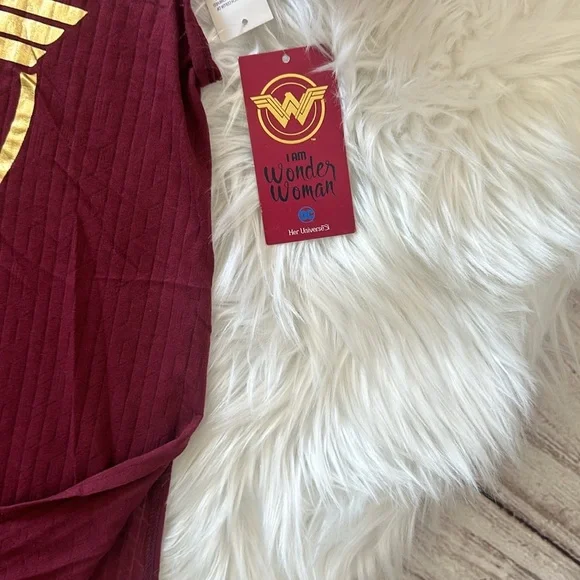 Her Universe Wonder Woman Sleeveless Top Size Medium - Picture 4 of 5